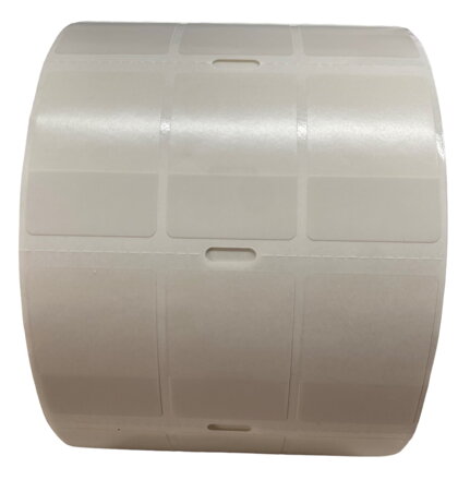 32 00002 - Etiketa 25 mm x 37 mm, 3 - Produkce, PVC Outdoor, Samolaminovací, Transparentní a bílá, Dutinka 76 mm, 2100 ks/kotouč, Silné lepidlo, Fotoznačka uprostřed, nejprve bílá, Průměr kotouče 118 mm