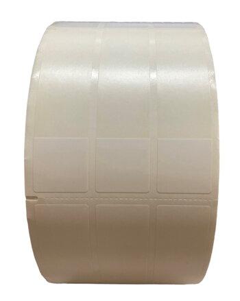 32 00156 - Etiketa 25 mm x 95 mm, 3 - Produkce, PVC Outdoor, Samolaminovací, Transparentní a bílá, Dutinka 76 mm, 3000 ks/kotouč, Silné lepidlo, Fotoznačka nalevo, nejprve bílá část, Průměr kotouče 172 mm